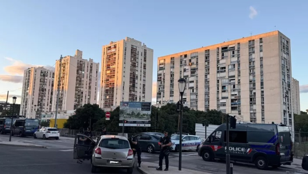 Френският град Ним въвежда полицейски час за младежите заради нарконасилие