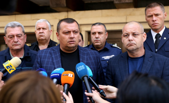 Четири са големите огнища в страната, задържан е подпалвач в Сливен