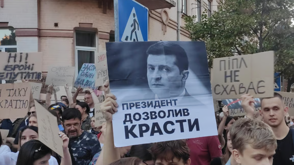 „Ню Йорк Таймс“: ЕС намалява помощта за Украйна. Донорите са все по-раздразнени от Зеленски