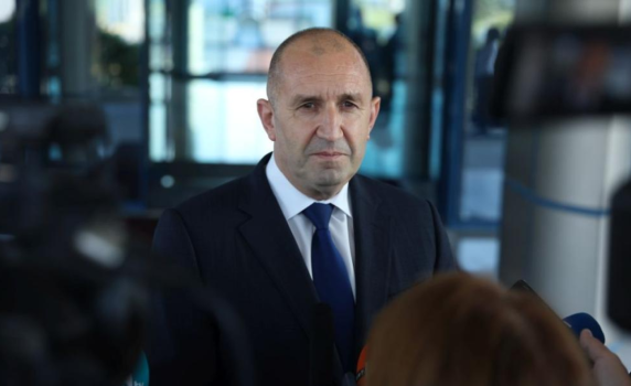 Президентството: Румен Радев никога не е бил против придобиване на самолети срещу пожари