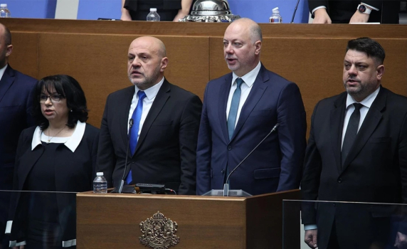 Politico: България и още 10 държави от ЕС ще теглят заеми за превъоръжаване на Украйна и Европа