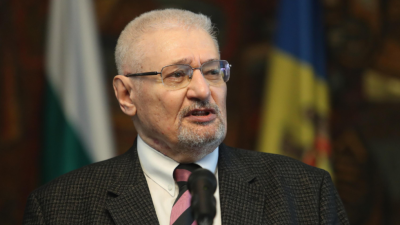 Петър Воденски: Украйна отдавна е загубила войната. Зеленски е със слушалки, в които му диктува Лондон