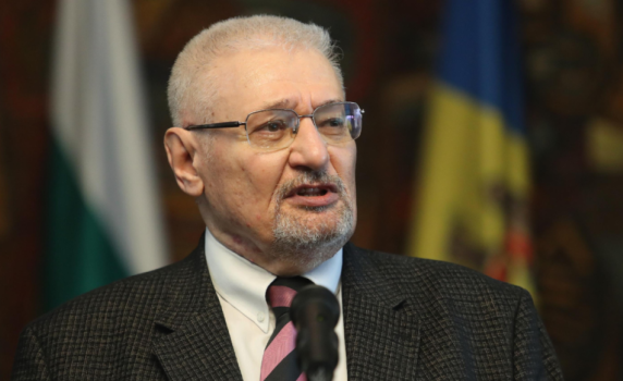 Петър Воденски: Украйна отдавна е загубила войната. Зеленски е със слушалки, в които му диктува Лондон