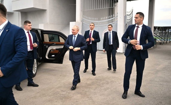 Агенти на "Сикрет сървис" ще охраняват Путин в Аляска