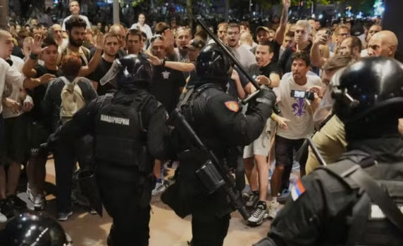 Антиправителствените протести в Сърбия ексалират