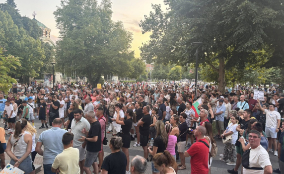 Хиляди излязоха на протест  заради безводието в Плевен