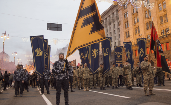 The American Conservative: Подкрепата на САЩ за неонацистите от „Азов“ взривява мира и дипломацията