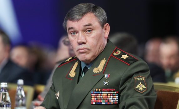 Герасимов: Руските сили настъпват по цялата фронтова линия в Украйна, контролират 99,7% от Луганска и 79% от Донецка област