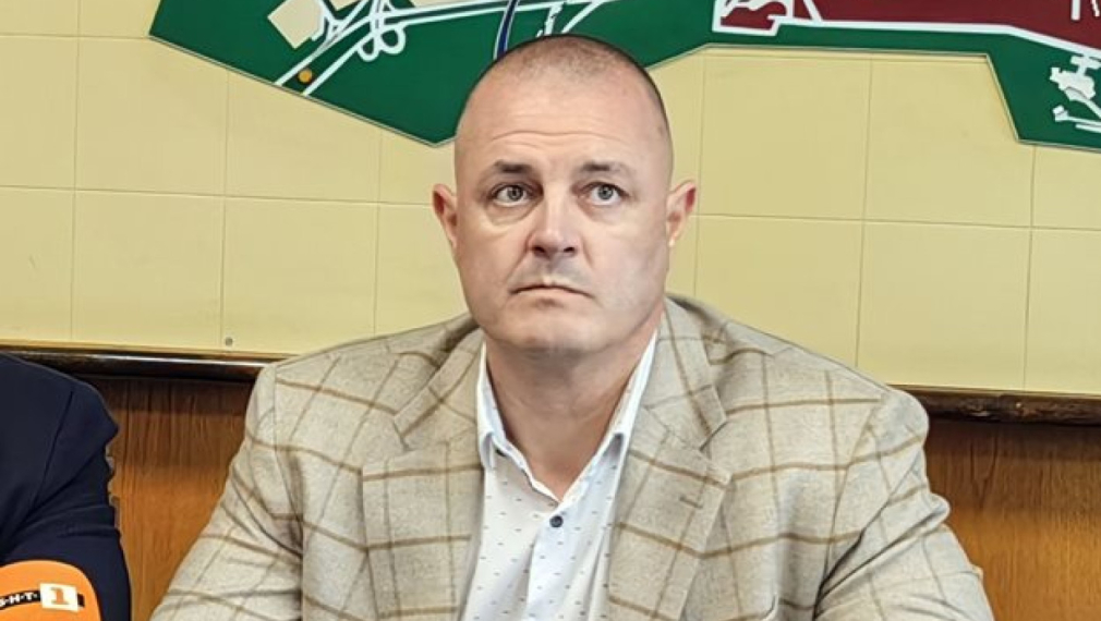 Шефът на полицията в Русе бил пребит пред жена си и детето, негов приятел направил забележката. Нападателите знаели кого удрят
