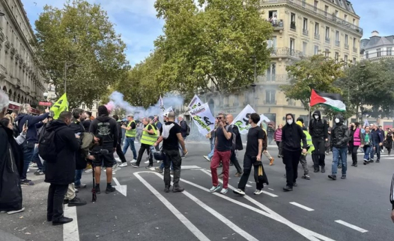 Мащабни протести започнаха във Франция