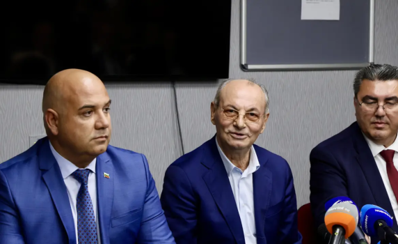 Ахмед Доган създава нова партия "Алианс за права и свободи-АПС"