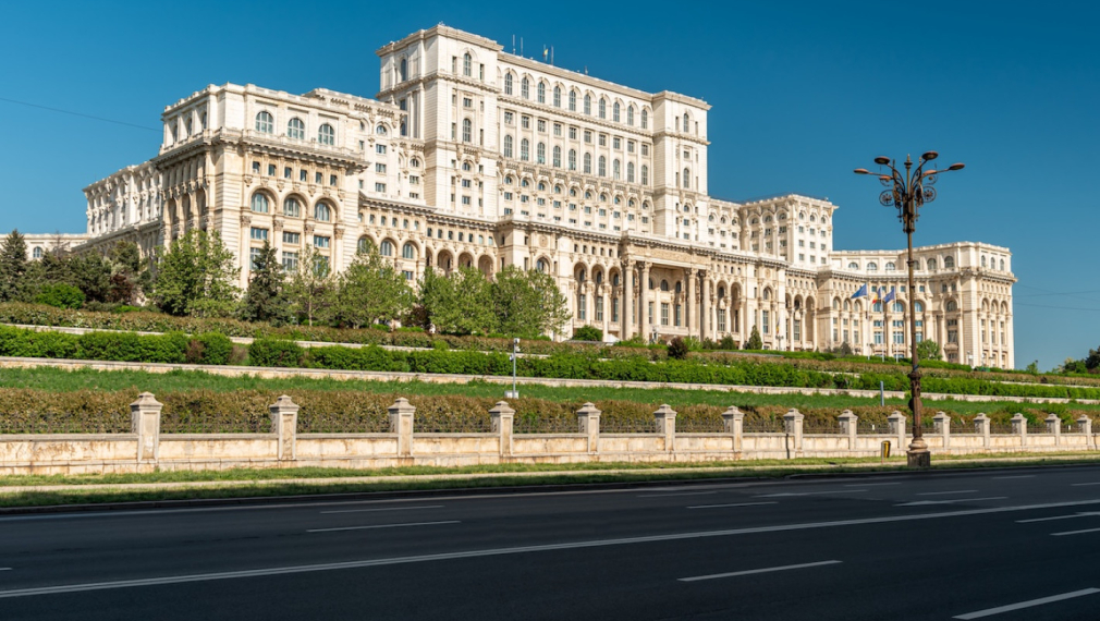 Румъния утроява данъците върху имоти и автомобили от 2026 г.