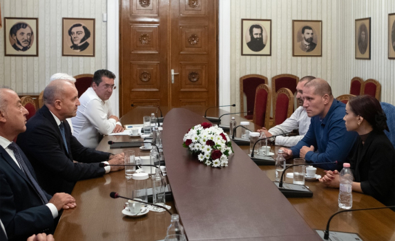 Румен Радев сезира институциите след среща със Станислав Цанов за нередности във ВМЗ-Сопот