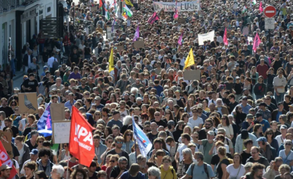 Масови протести във Франция срещу бюджета и пенсионната реформа на Макрон