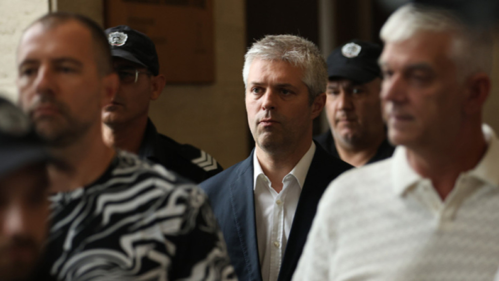 Апелативният съд остави в ареста кмета на Варна Благомир Коцев. Малко преди това той се отказа от поста си
