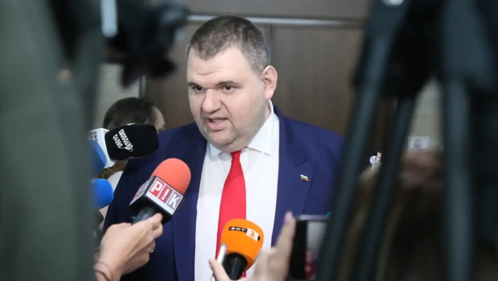 Пеевски: Вицепремиерите и министрите да стоят на смени в Плевен, докато решат водната криза