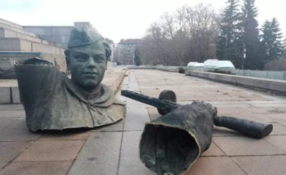 Части от Паметника на съветската армия изчезнаха от склад край София