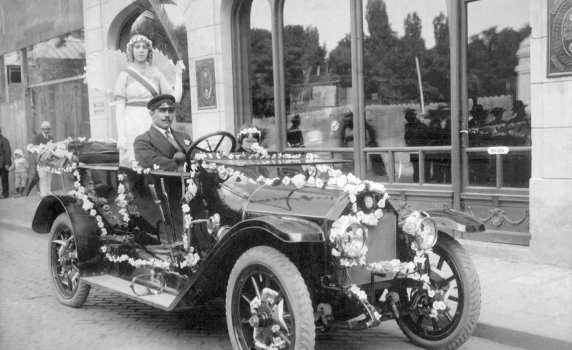 Да караш кола в София през 1912 г.: пълнолетен, трезвен, порядъчно облечен и не късоглед