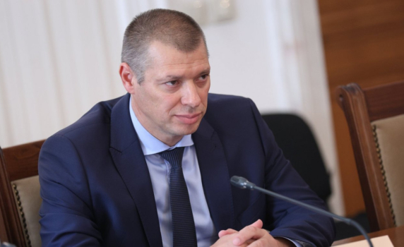 "Знам ти и майчиното мляко". Шефът на "Антикорупция" е уличен в брутален натиск върху зам.-кмета на Варна