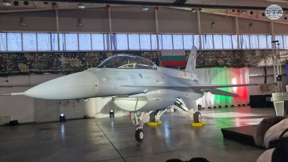 Нови четири F-16 пристигнаха в България, но чак след години ще ги усвоим напълно