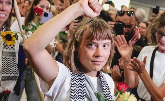 Грета Тунберг твърди, че е била подложена на изтезания в израелски затвор