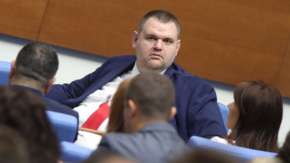 "На Пеевски се дава подслушването". Парламентът отне от Румен Радев и разузнаването, и СРС