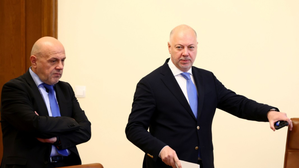 Росен Желязков отмени правителственото заседание след заканите на Борисов срещу коалицията