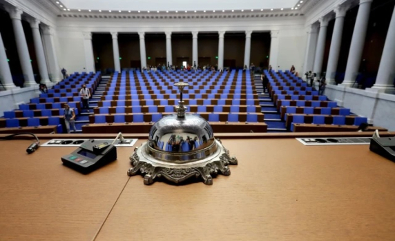 След заканата на Борисов: Парламентът спря работа поради липса на кворум