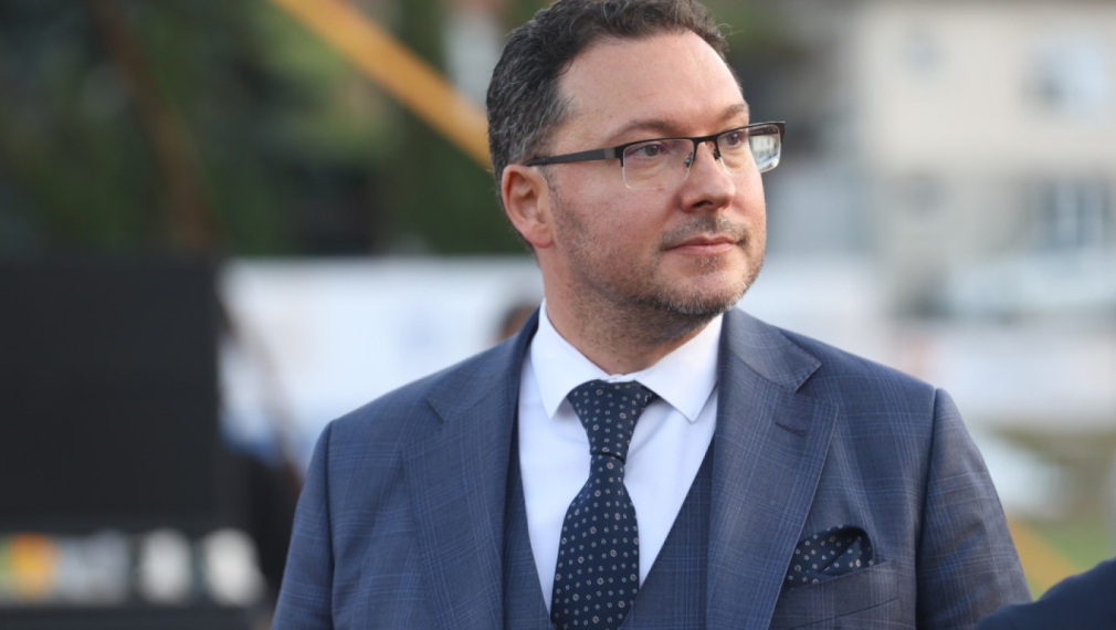 Даниел Митов пред "Таймс": Руски шпиони работят с трафиканти на хора към Европа