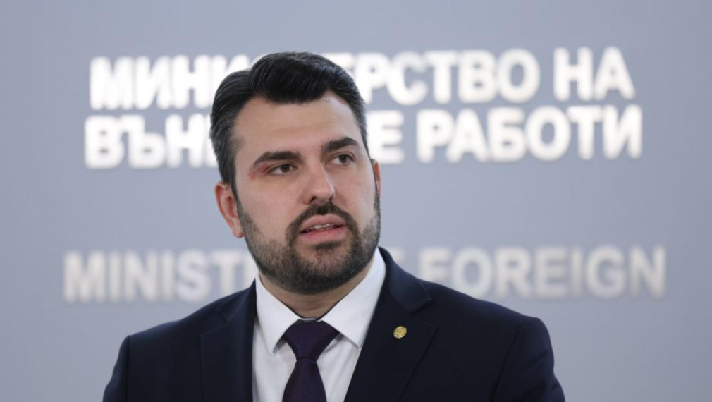 Министър Георгиев: България би дала въздушен коридор на Путин, за да стигне до Будапеща