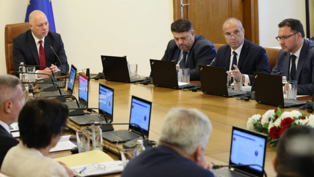 След безусловната подкрепа от Пеевски: Министерският съвет насрочи заседание за утре
