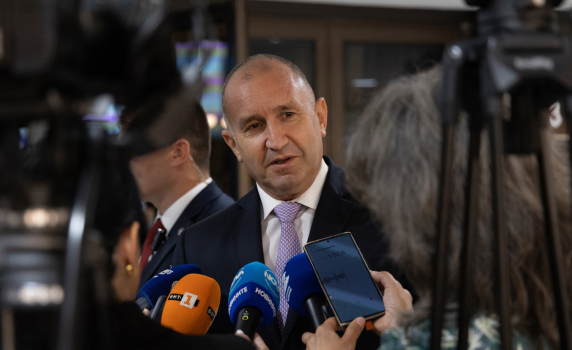 Радев: Борисов да обясни на ментора си, че държавата не е детска игра с колички. Управляващите са в парализа и чакат Пеевски да им каже дали ще ги бъде