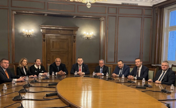 ПП-ДБ: Унизителна снимка на сливането на ГЕРБ и новото начало от тази сутрин