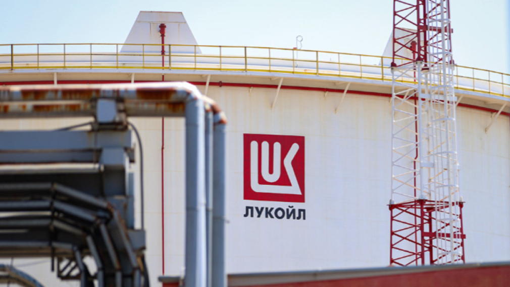 "Политико“: Рафинерията в Бургас е фактор, възпиращ ЕС да наложи санкции на "Лукойл"