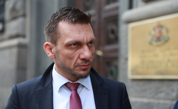 Aрестуваха директора на Националната пациентска организация за принуда с огнестрелно оръжие