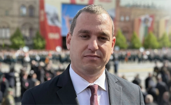 Депутат от БСП: Пеевски ни унижава. Може да има нов "бял автобус"