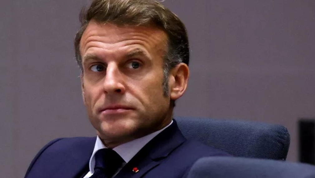 Рейтингът на Макрон падна до 16%