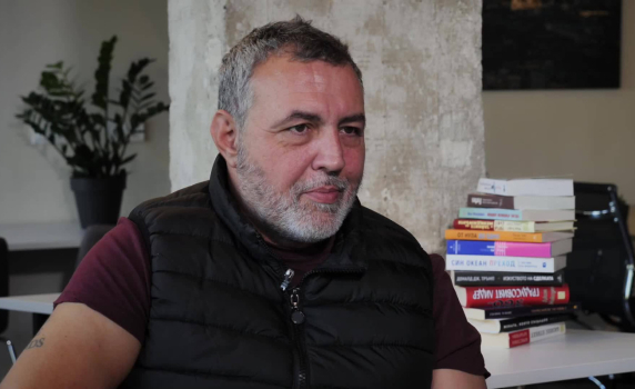 „Доверието ни към Мариан Бачев отдавна е свалено“: Съюзът на артистите поиска разследване по скандала с Росен Белов