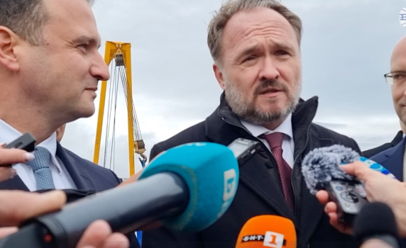Eврокомисарят по енергетиката: България ще престане да финансира войната срещу Украйна с парите за руския газ