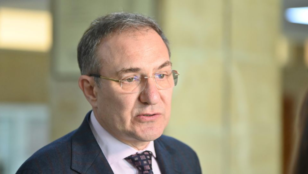 Борислав Гуцанов: Подписал съм размерът на минималната работа заплата да бъде 1213 лв.