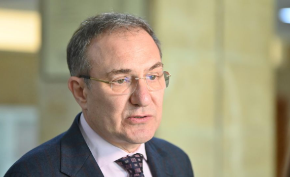 Борислав Гуцанов: Подписал съм размерът на минималната работа заплата да бъде 1213 лв.