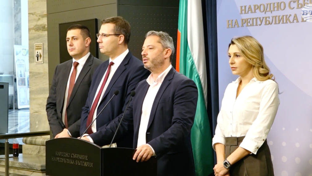 Делян Добрев: Предлагаме временно ограничаване на износа на дизел и авиационно гориво