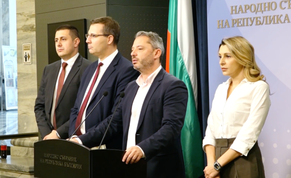 Делян Добрев: Предлагаме временно ограничаване на износа на дизел и авиационно гориво