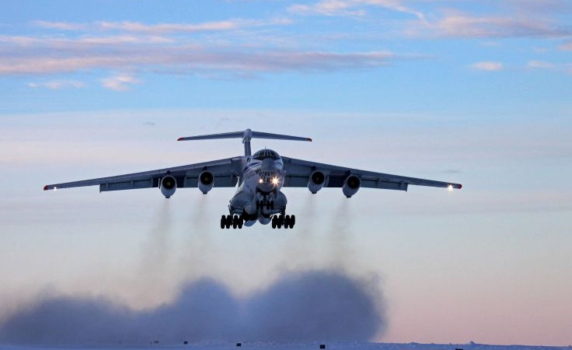 Руски транспортен Ил-76 кацна във Венецуела на фона на твърденията за американски удари