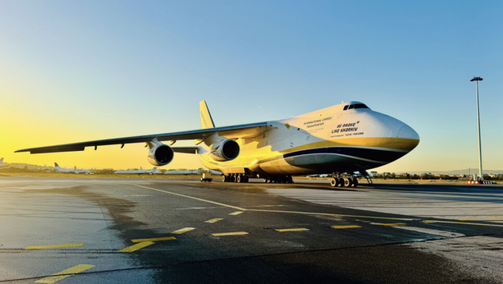 Гигантът Ан-124 "Руслан" кацна в София