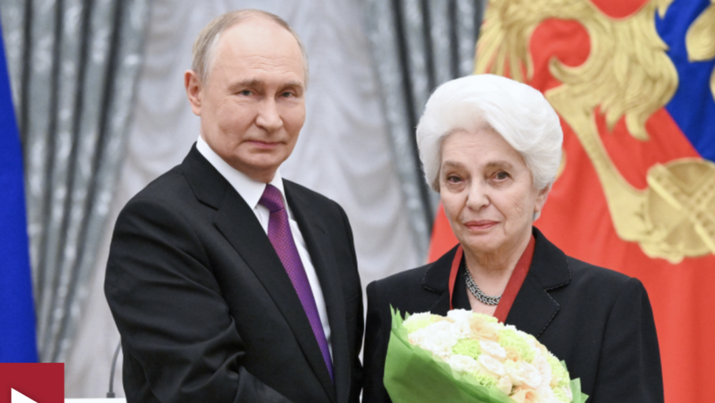 Путин връчи на жената на Солженицин орден „За заслуги пред Отечеството“