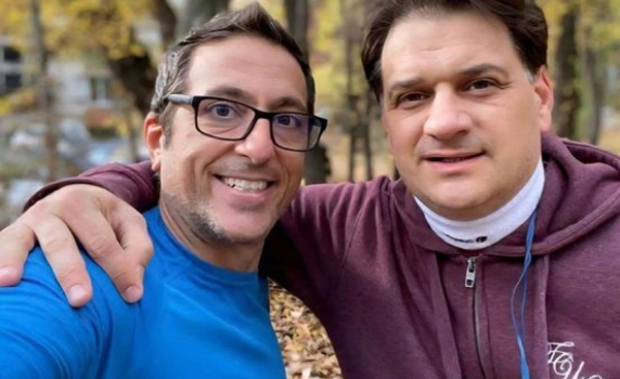 Театралната школа на Мариан Бачев бе изгонена от читалището след гей скандала