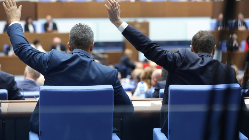 За 7 часа парламентът прие национализацията на "Лукойл"