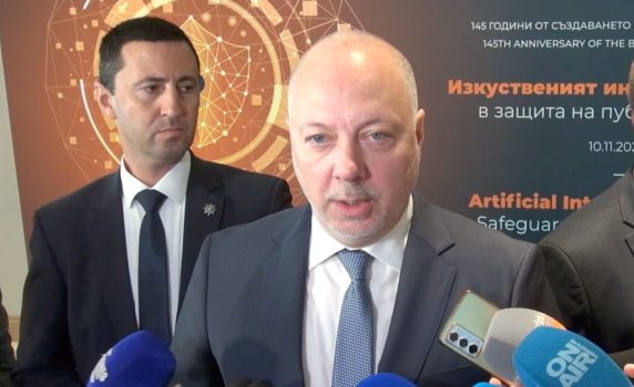 Желязков: Обсъждаме няколко имена за особен управител в "Лукойл"