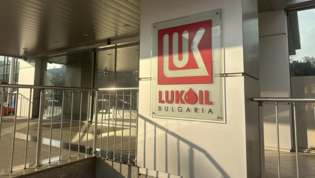 Руски експерти: България може да даде начало на национализацията на „Лукойл“ в целия ЕС